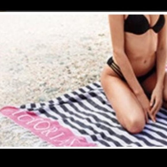 Victoria’s Secret beach 🏖 towel, beach 🏝 blanket - Picture 2 of 5